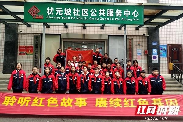 时尚芭比做美甲